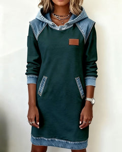 Viktoria – Lässiges Kleid Mit Kapuze und Denim Einsätzen in Grün