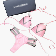 Triangel-Bikini-Set - Damen Bademode mit goldenen Details in Rosa