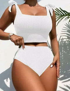 Estela® | Gerippter Einteiler mit hoher Taille und Schleifenbund in Weiß