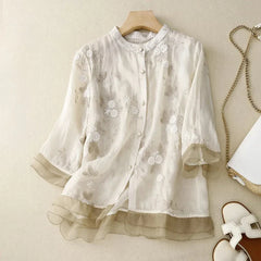 Camille | Elegante Bluse aus bestickter Baumwolle in Beige