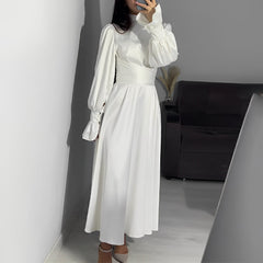 Emory - Langes Damenkleid mit hoher Taille und Rüschenärmeln in Weiß
