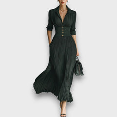 Larisse – Maxi-Kleid mit Reverskragen in Schwarz