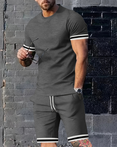 Herren Sport Set mit T-Shirt & Shorts | Zweiteiler mit Streifen für Sommer & Training in Dunkelgrau