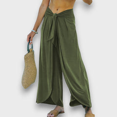 Narella – Sommerhose mit Wickeleffekt und Bindegürtel in Grün