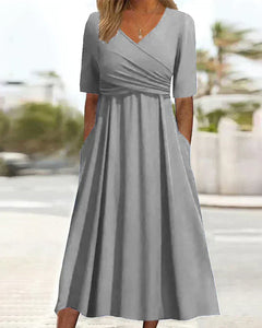Annabelle - Kurzärmeliges Crossover-Kleid in Grau