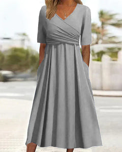 Celeste - Modisches Crossover-Kleid in Grau