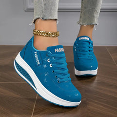 Sable - Plateau-Sneaker mit Schnürung in bequemer Passform in Blau