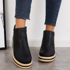 Alma | Reißverschluss Stiefelette mit modernem Plateau in Schwarz