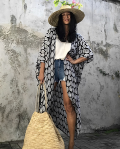 Palm Isle - Verführerischer Strand-Kimono in Blätter - Schwarz