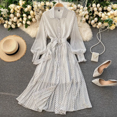Kine - Stylisches Frühlingskleid - Kleid mit Punkten in Weiß