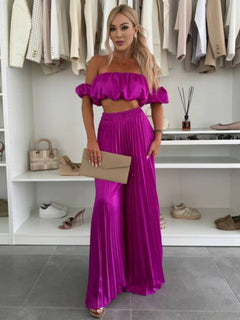 Araceli | Zweiteiliges Set mit Plisseehose und schulterfreiem Oberteil in Violett