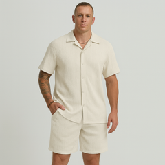 Lässiges Herren-Set – Kurzarmhemd mit Kragen und Shorts mit strukturiertem Karomuster in Aprikose