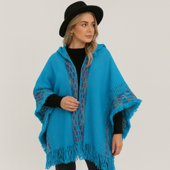 Deborah | Weicher und dehnbarer Wintermantel mit Kapuze für Damen in Himmelblau