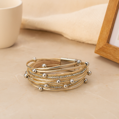 Mehrlagiges Lederarmband für Damen – Roségold mit Perlen und Kristall-Akzenten in Gold
