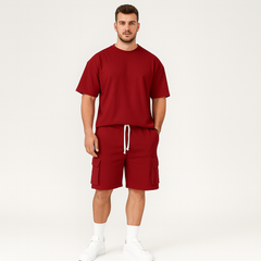 Herren-Sportbekleidungsset – Atmungsaktives Polyester-Rundhals-T-Shirt & Shorts mit Kordelzug und Taschen in Karmesinrot