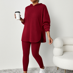 Damen Zweiteiler aus Rippstrick – Kapuzenpullover mit langen Ärmeln & Skinny Hose – Lässiges Freizeit-Outfit in Rot