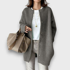 Teresa – Weicher Wollcardigan mit eleganter Linie in Grau