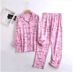 Roxana - Bequemes Damen Pyjama-Set mit lebendigen Mustern in Liebe