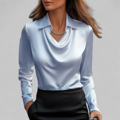 Andrea | Elegante Bluse mit drapiertem Ausschnitt in Blau