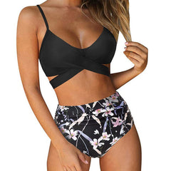 Larissa® | Bikini Dein ideales Strandoutfit in Schwarzes Top - Blumenkombination