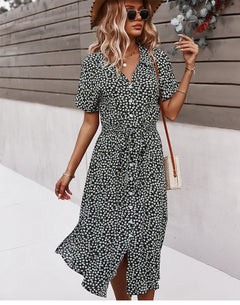 Svea - Sommerkleid - Knopfleiste und Gürtel in Schwarz