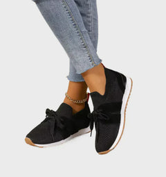 Ottilie – Leichte Mesh-Sneaker aus Strick in Schwarz