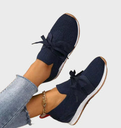 Ottilie – Leichte Mesh-Sneaker aus Strick in Blau