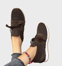Ottilie – Leichte Mesh-Sneaker aus Strick in Braun