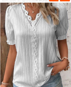 Karolina- Damen Trendy Bluse mit Struktur und Spitzendetails in Hellgrau