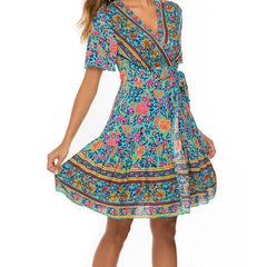 Kelly- Damen Wickelkleid mit floraler Verzierung und Rock in Grün