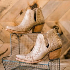 Leah- Cowboy Stiefeletten mit Absatz in Beige