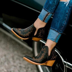 Leah- Cowboy Stiefeletten mit Absatz in Schwarz