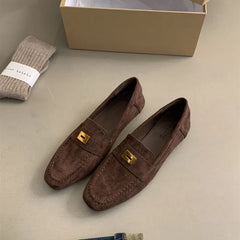 Malou® | Britische Schuhe aus leichtem Wildleder in Dunkelbraun