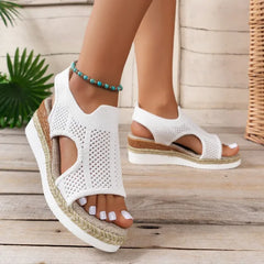 Tania® | Stilvolle und modische Sandalen mit dicker Sohle in Weiß