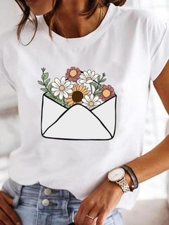 Marina | Lässiges locker sitzendes Sommer T Shirt in Blumenbuchstabe