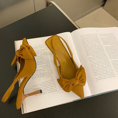 Savannah - Spitz zulaufende Slingback-Absätze - Schleifendetail in Khaki
