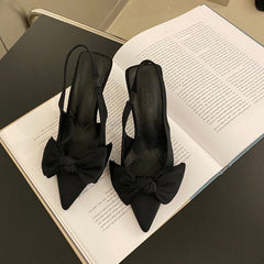 Savannah - Spitz zulaufende Slingback-Absätze - Schleifendetail in Schwarz