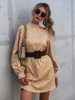 Damen elegantes Minikleid mit glänzenden Akzenten und lässigem Schnitt in Aprikose