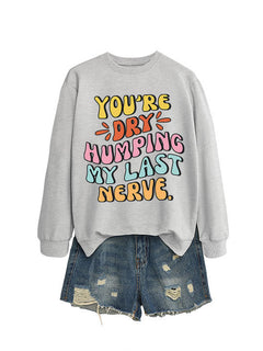 Damen Sweatshirt mit fröhlichem Comic-Slogan und lässigem Schnitt in Grau