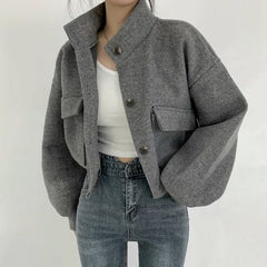 Audrey | Kurze Wolljacke Mit Stehkragen Und Lockerem Schnitt in Grau