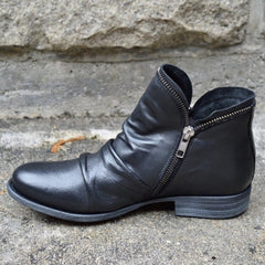 Orthopädische Stiefeletten Damen mit Reißverschluss und Falten Design für Herbst und Winter in Schwarz