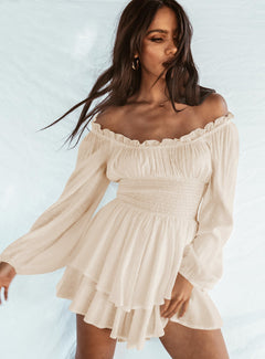 Ria | Elegantes Off Shoulder Kleid mit Ärmeln in Beige
