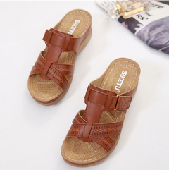 Manuela® | Bequeme Sandalen mit extra weicher Sohle für weniger Fußschmerzen und mehr Körperbalance in Braun