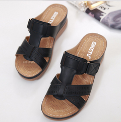 Manuela® | Bequeme Sandalen mit extra weicher Sohle für weniger Fußschmerzen und mehr Körperbalance in Schwarz