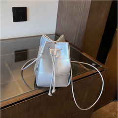 Anikadel - Crossbody Beuteltasche - Geflochtener Stil mit Kordelzug in Silber
