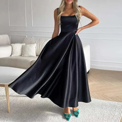 Lumea – Elegantes Midikleid in Schwarz