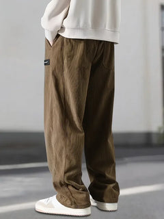 Hans™ | Weite Hose mit flexiblem Bund in Braun