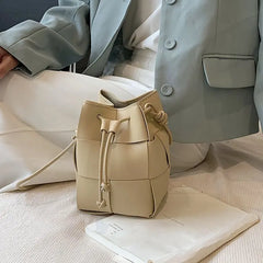 Anikadel - Crossbody Beuteltasche - Geflochtener Stil mit Kordelzug in Khaki