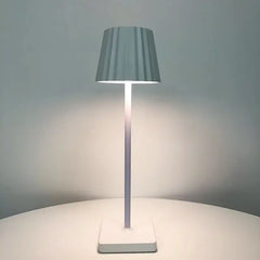 Illumine - Tischlampe in Weiß