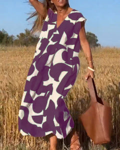 Vanya - Kleid mit Aufdruck und V-Ausschnitt in Lila